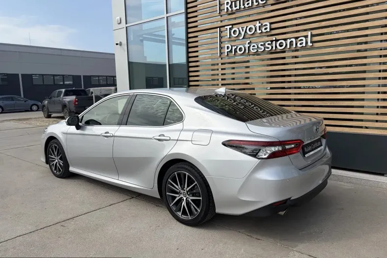 Toyota Camry din 2023 cu 57.428 km - oferta TOY248794 - foto 5
