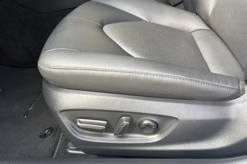 Toyota Camry din 2023 cu 57.428 km - oferta TOY248794 - foto 16