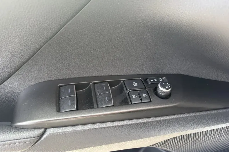 Toyota Camry din 2023 cu 57.428 km - oferta TOY248794 - foto 17