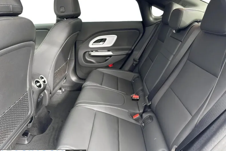 Mercedes-Benz CLA 250+ din 2025 cu 8.000 km - oferta MER248812 - foto 11