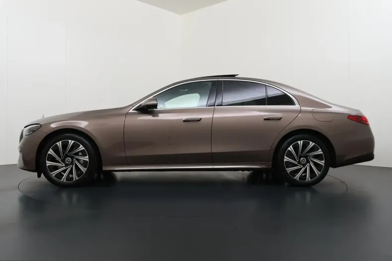 Mercedes-Benz E 300 (Clasa E) din 2025 cu 2.062 km - oferta MER248842 - foto 3