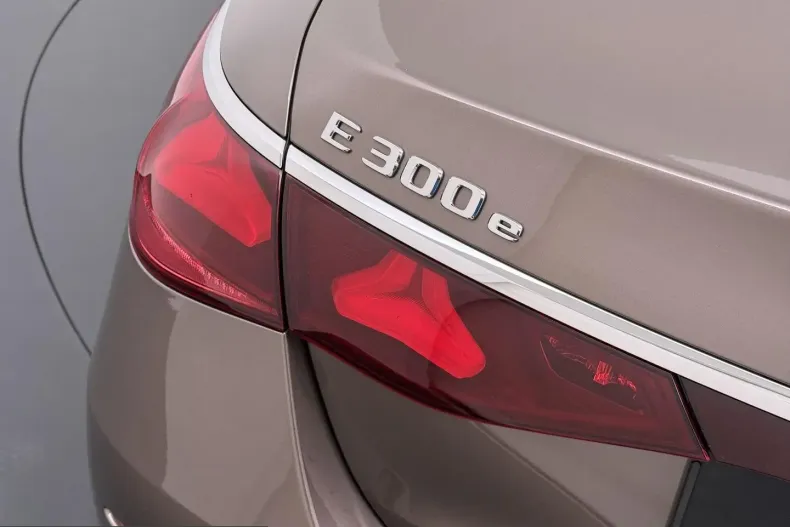 Mercedes-Benz E 300 (Clasa E) din 2025 cu 2.062 km - oferta MER248842 - foto 8