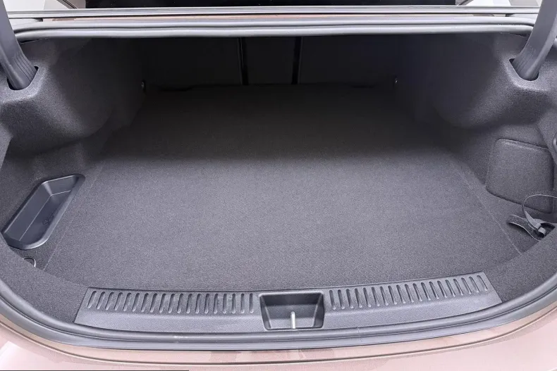 Mercedes-Benz E 300 (Clasa E) din 2025 cu 2.062 km - oferta MER248842 - foto 17