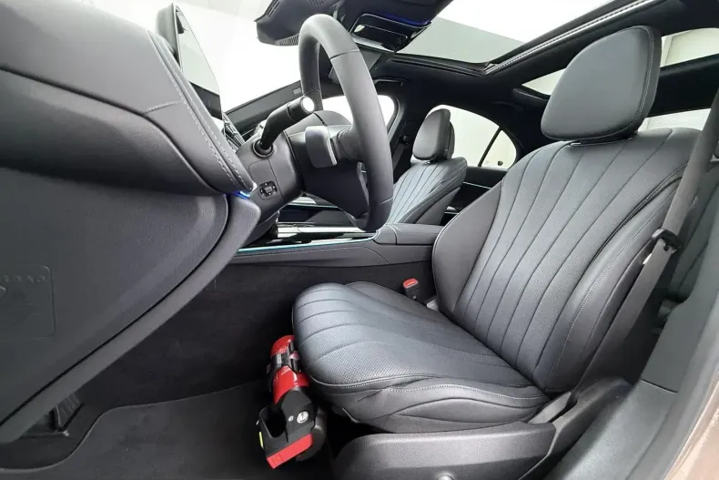 Mercedes-Benz E 300 (Clasa E) din 2025 cu 2.062 km - oferta MER248842 - foto 24