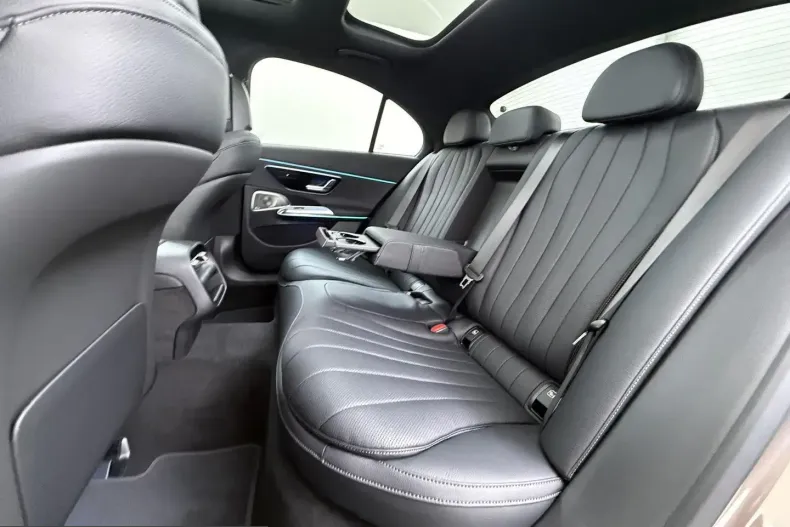 Mercedes-Benz E 300 (Clasa E) din 2025 cu 2.062 km - oferta MER248842 - foto 26