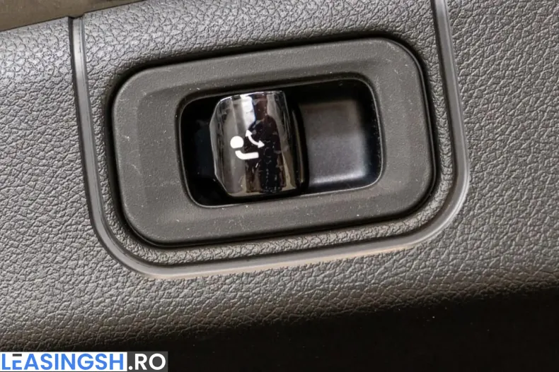Mercedes-Benz E 400 (Clasa E) din 2025 cu 30.711 km - oferta MER248844 - foto 12