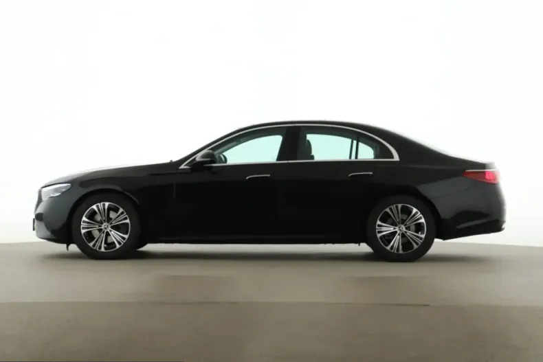 Mercedes-Benz E 220 (Clasa E) din 2025 cu 12.500 km - oferta MER248846 - foto 2