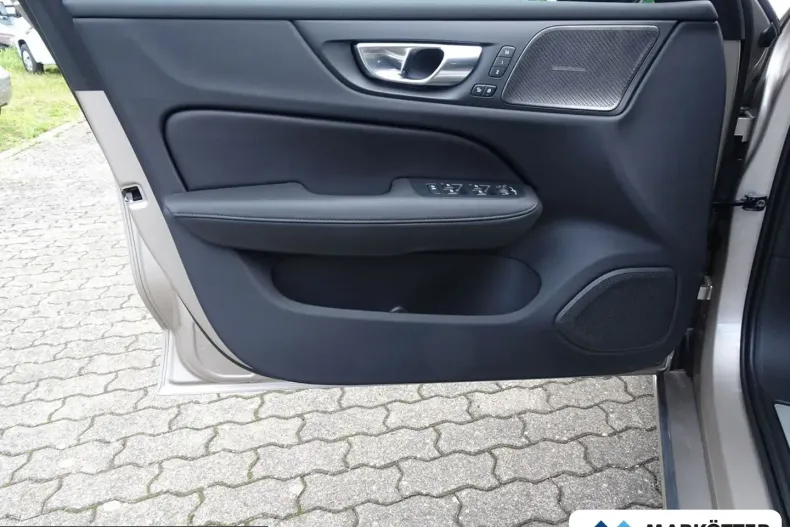 Volvo V60 din 2024 cu 14.600 km - oferta VOL248853 - foto 6