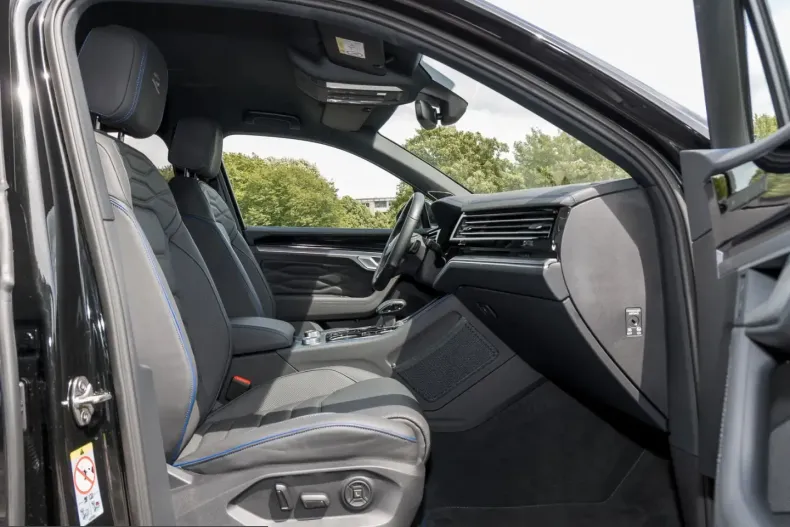 Volkswagen Touareg din 2025 cu 21.999 km - oferta VOL248865 - foto 3