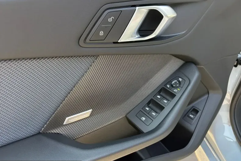 BMW 120 (Seria 1) din 2025 cu 16.005 km - oferta BMW248873 - foto 10