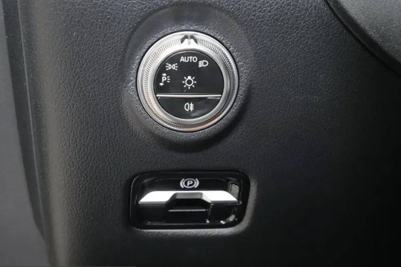 Mercedes-Benz C 63 AMG (Clasa C) din 2025 cu 4.950 km - oferta MER248880 - foto 10