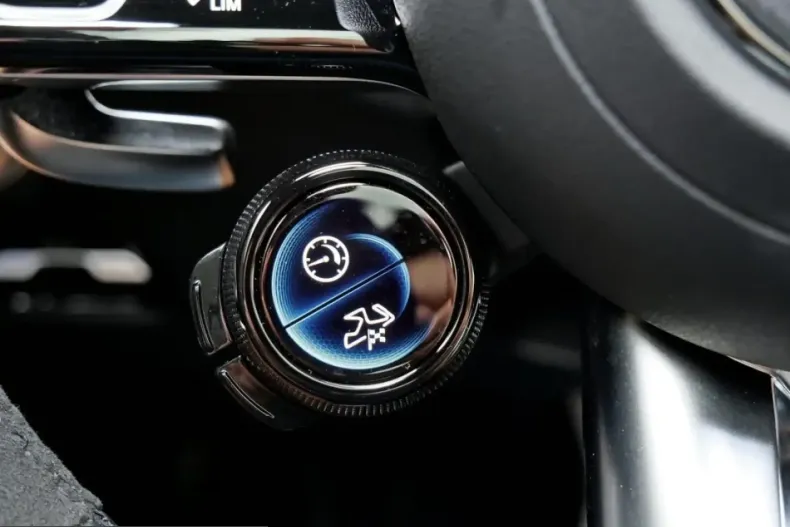 Mercedes-Benz C 63 AMG (Clasa C) din 2025 cu 4.950 km - oferta MER248880 - foto 18