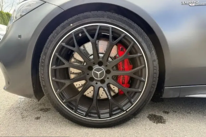 Mercedes-Benz C 63 AMG (Clasa C) din 2025 cu 5.000 km - oferta MER248881 - foto 4