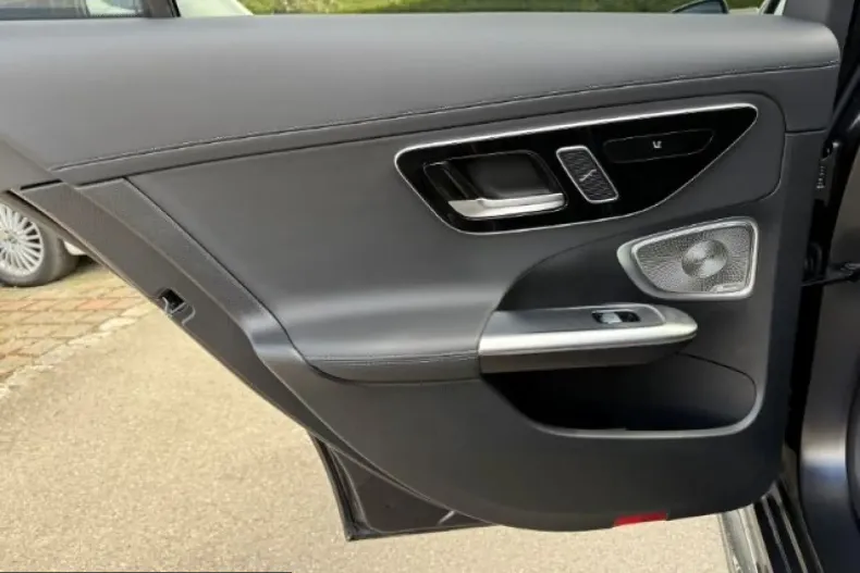 Mercedes-Benz C 63 AMG (Clasa C) din 2025 cu 5.000 km - oferta MER248881 - foto 15