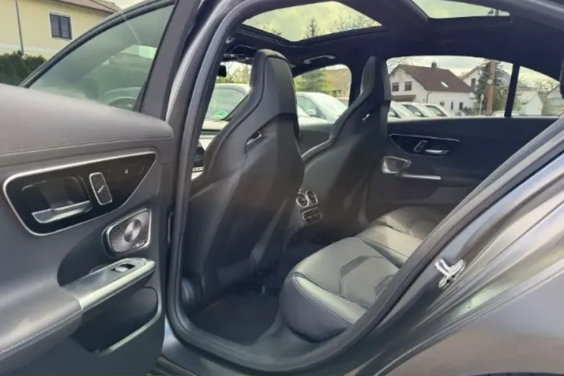 Mercedes-Benz C 63 AMG (Clasa C) din 2025 cu 5.000 km - oferta MER248881 - foto 16