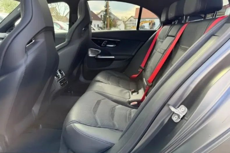 Mercedes-Benz C 63 AMG (Clasa C) din 2025 cu 5.000 km - oferta MER248881 - foto 18