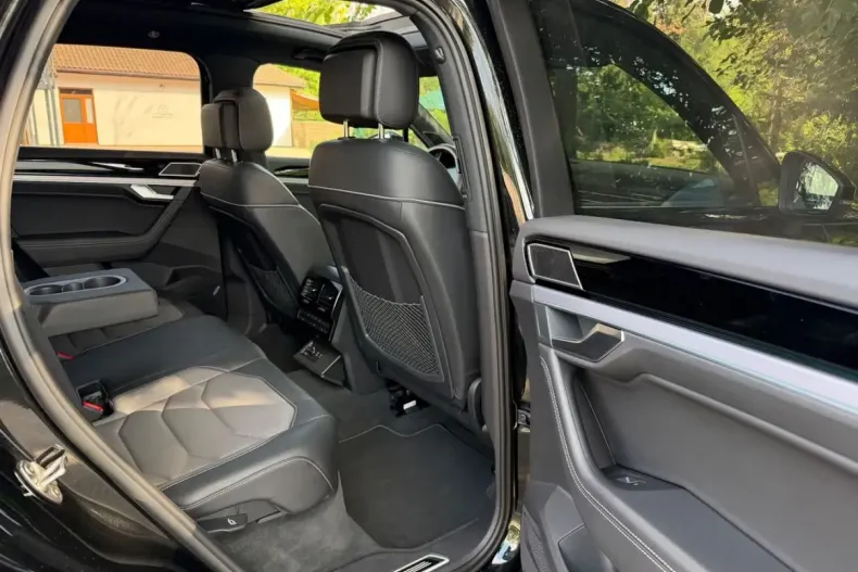 Volkswagen Touareg din 2023 cu 147.420 km - oferta VOL248903 - foto 9