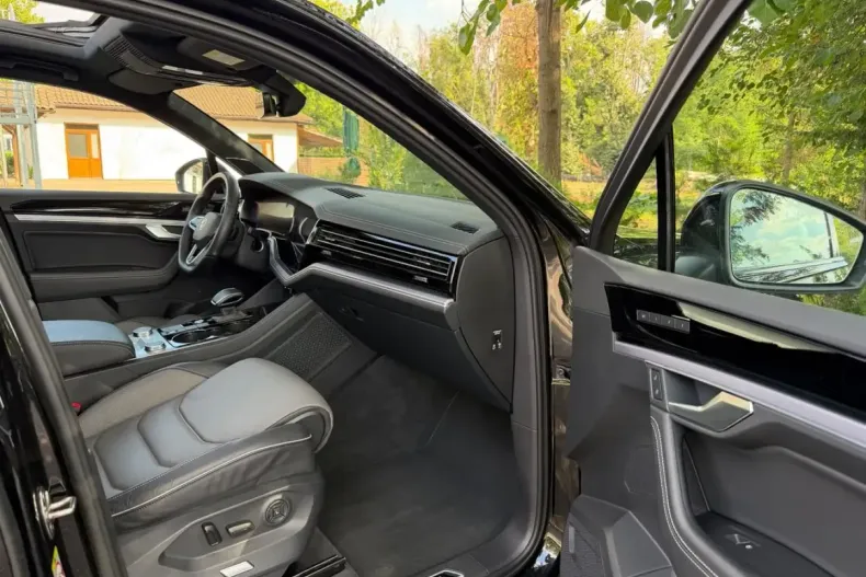 Volkswagen Touareg din 2023 cu 147.420 km - oferta VOL248903 - foto 10