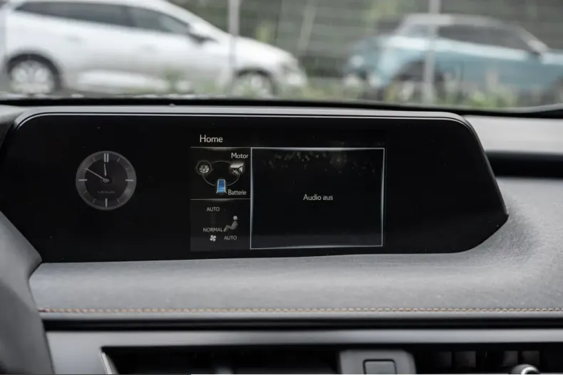 Lexus UX din 2023 cu 18.750 km - oferta LEX248911 - foto 15