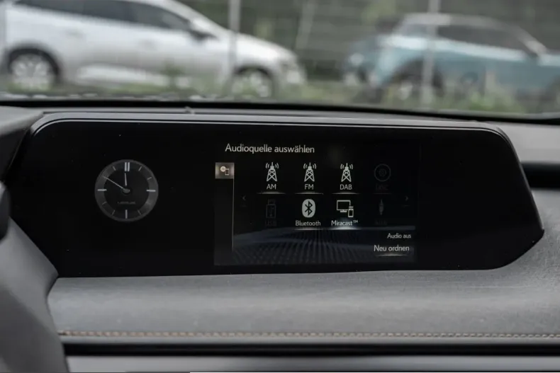 Lexus UX din 2023 cu 18.750 km - oferta LEX248911 - foto 18