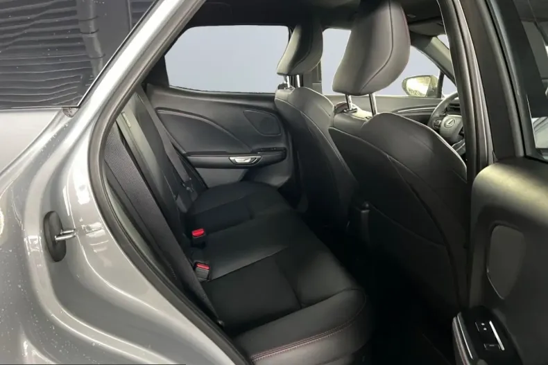 Lexus LBX din 2025 cu 18.799 km - oferta LEX248913 - foto 19