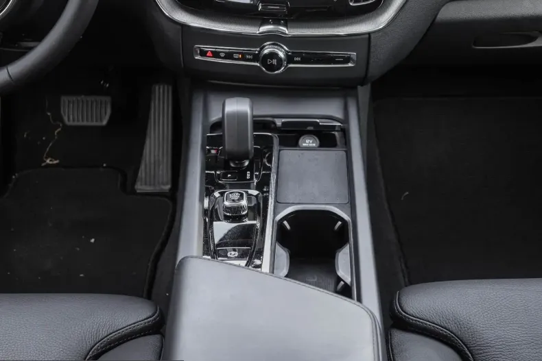 Volvo XC60 din 2024 cu 20.049 km - oferta VOL248957 - foto 11