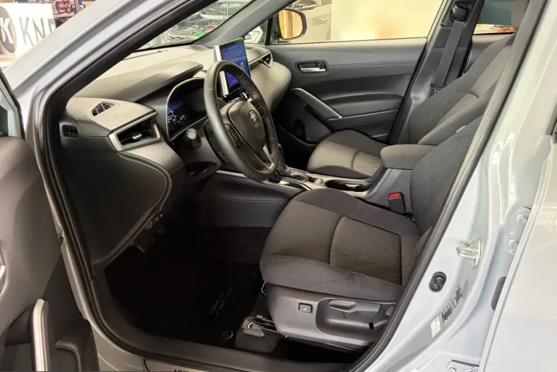 Toyota Corolla Cross din 2024 cu 15.500 km - oferta TOY248959 - foto 9