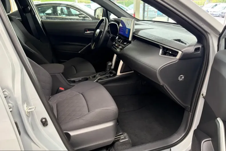 Toyota Corolla Cross din 2024 cu 15.500 km - oferta TOY248959 - foto 14