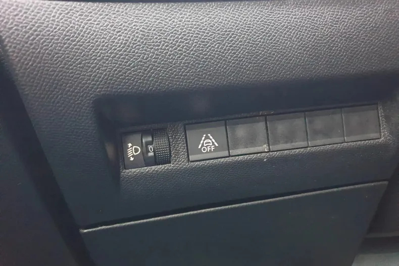 Peugeot 2008 din 2020 cu 89.575 km - oferta PEU249003 - foto 28