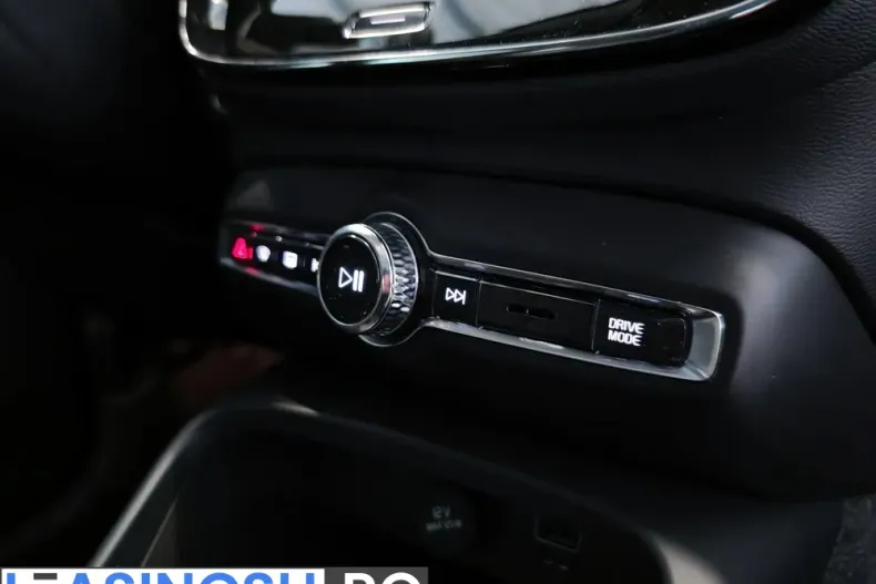 Volvo XC40 din 2021 cu 142.545 km - oferta VOL249032 - foto 14