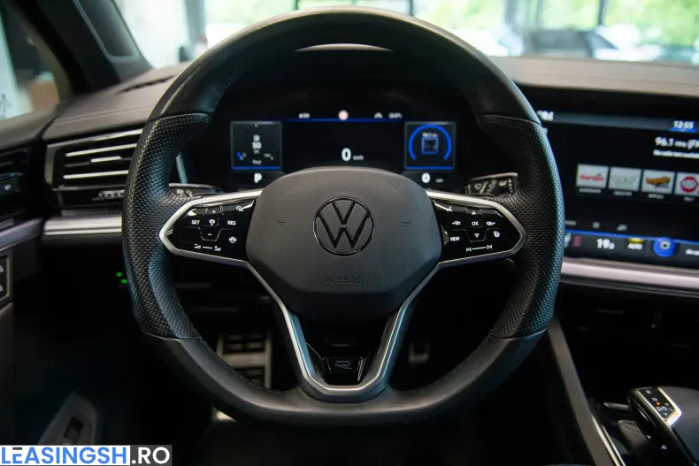 Volkswagen Touareg din 2023 cu 45.353 km - oferta VOL249038 - foto 19