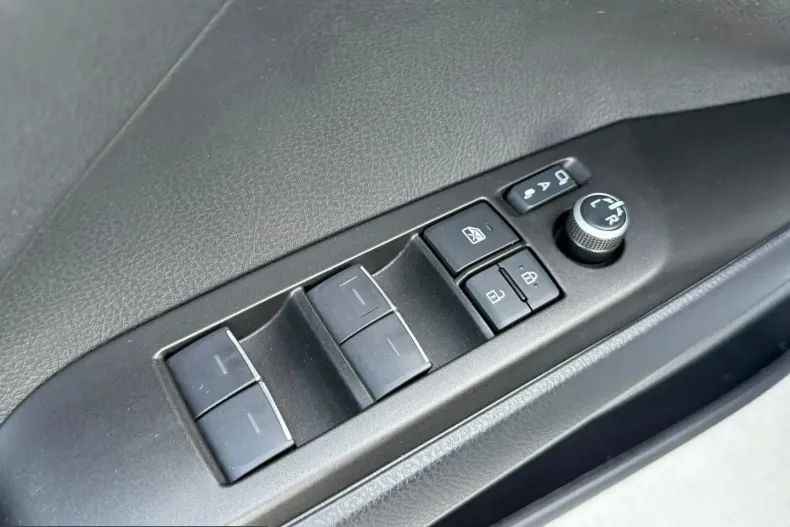 Toyota Camry din 2023 cu 40.656 km - oferta TOY249051 - foto 25