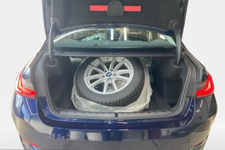 BMW 320 (Seria 3) din 2025 cu 8.300 km - oferta BMW249081 - foto 14