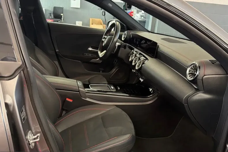 Mercedes-Benz CLA 250 (Clasa CLA) din 2023 cu 49.124 km - oferta MER249093 - foto 10