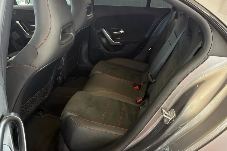 Mercedes-Benz CLA 250 (Clasa CLA) din 2023 cu 49.124 km - oferta MER249093 - foto 11