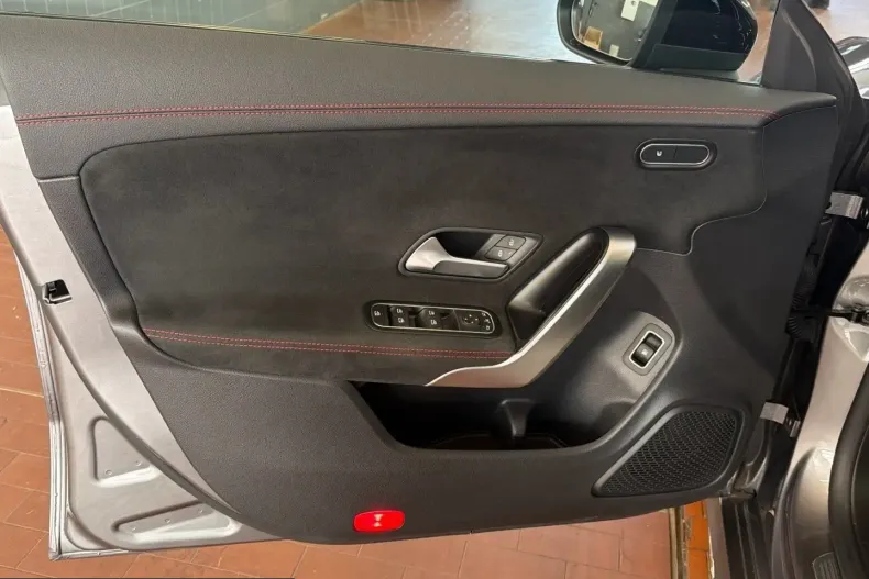 Mercedes-Benz CLA 250 (Clasa CLA) din 2023 cu 49.124 km - oferta MER249093 - foto 12