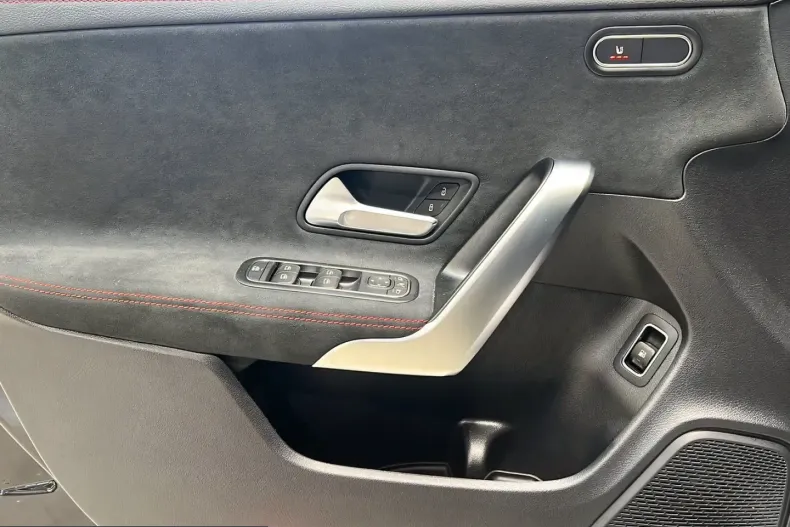 Mercedes-Benz CLA 250 (Clasa CLA) din 2025 cu 10.000 km - oferta MER249094 - foto 13
