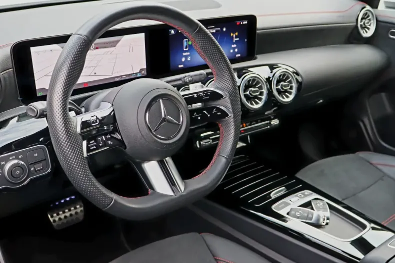 Mercedes-Benz CLA 180 7G-DCT AMG Line din 2024 cu 14.500 km - oferta MER249126 - foto 13