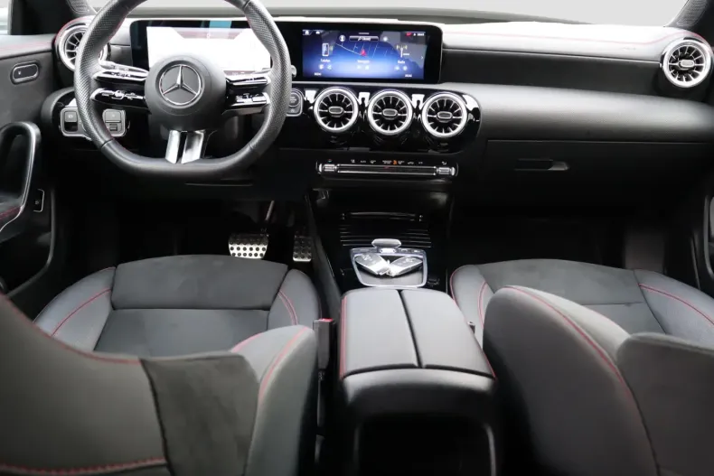 Mercedes-Benz CLA 180 7G-DCT AMG Line din 2024 cu 14.500 km - oferta MER249126 - foto 16