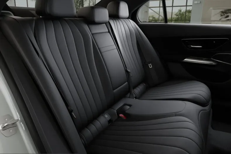 Mercedes-Benz E 400 (Clasa E) din 2024 cu 26.749 km - oferta MER249189 - foto 9