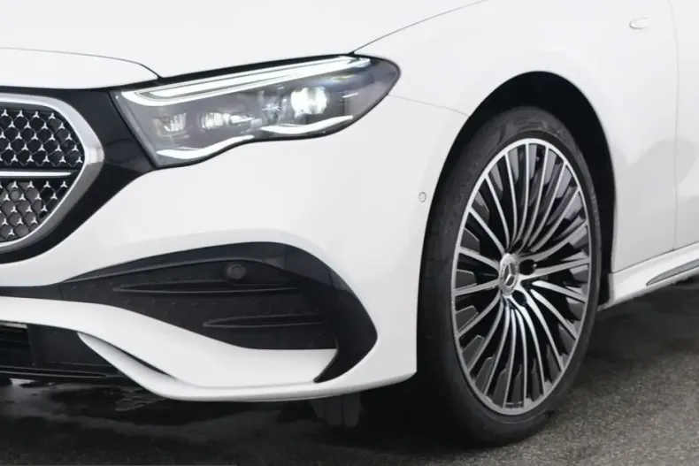 Mercedes-Benz E 400 (Clasa E) din 2025 cu 24.661 km - oferta MER249190 - foto 3