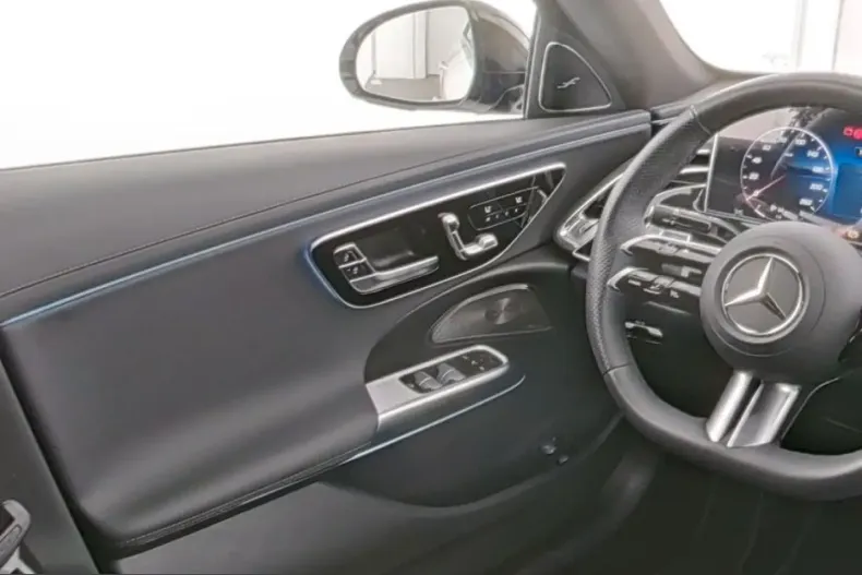 Mercedes-Benz E 400 (Clasa E) din 2025 cu 24.661 km - oferta MER249190 - foto 8