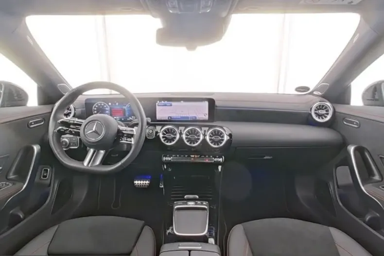 Mercedes-Benz CLA 250 (Clasa CLA) din 2025 cu 13.332 km - oferta MER249194 - foto 5