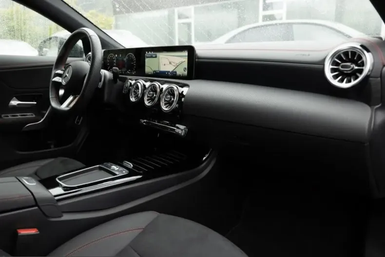 Mercedes-Benz CLA 250 (Clasa CLA) din 2025 cu 8.844 km - oferta MER249196 - foto 2