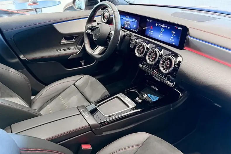 Mercedes-Benz CLA 250 (Clasa CLA) din 2025 cu 7.700 km - oferta MER249197 - foto 8