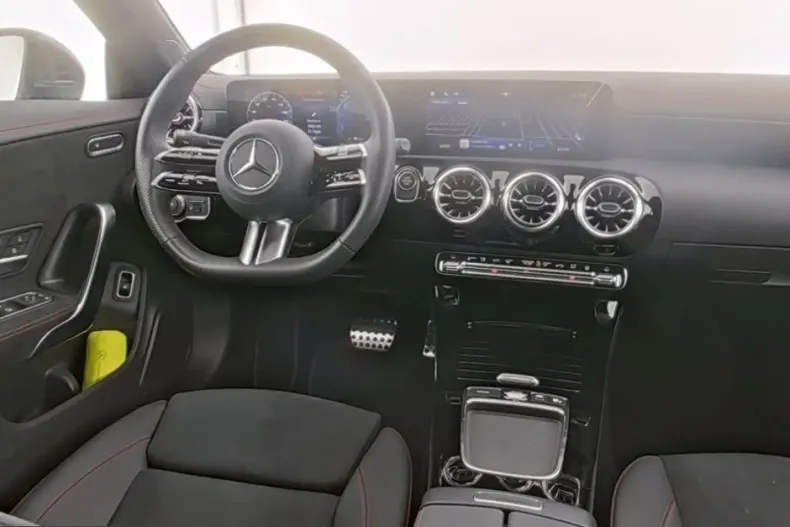 Mercedes-Benz CLA 250 (Clasa CLA) din 2025 cu 13.260 km - oferta MER249198 - foto 6