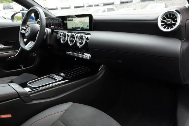 Mercedes-Benz CLA 250 (Clasa CLA) din 2025 cu 7.810 km - oferta MER249199 - foto 2