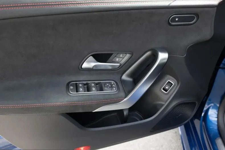 Mercedes-Benz CLA 250 (Clasa CLA) din 2025 cu 7.810 km - oferta MER249199 - foto 21