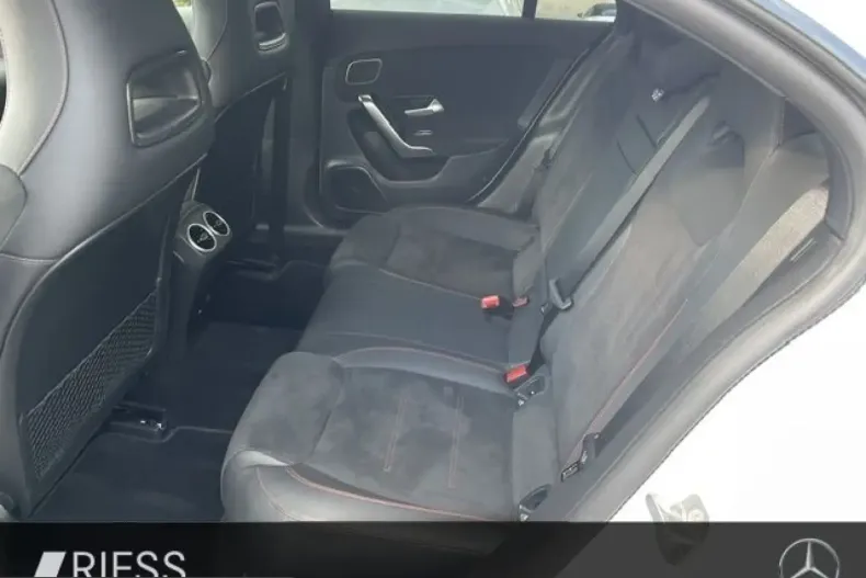 Mercedes-Benz CLA 250 (Clasa CLA) din 2025 cu 19.567 km - oferta MER249202 - foto 7