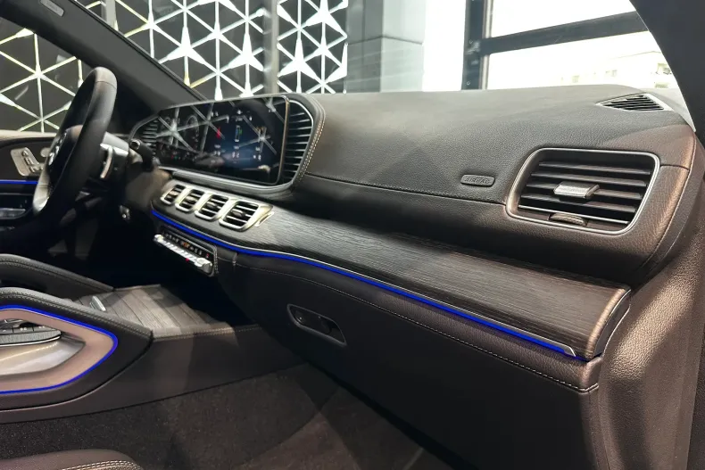 Mercedes-Benz GLE 400 (Clasa GLE) din 2025 cu 4.500 km - oferta MER249225 - foto 11